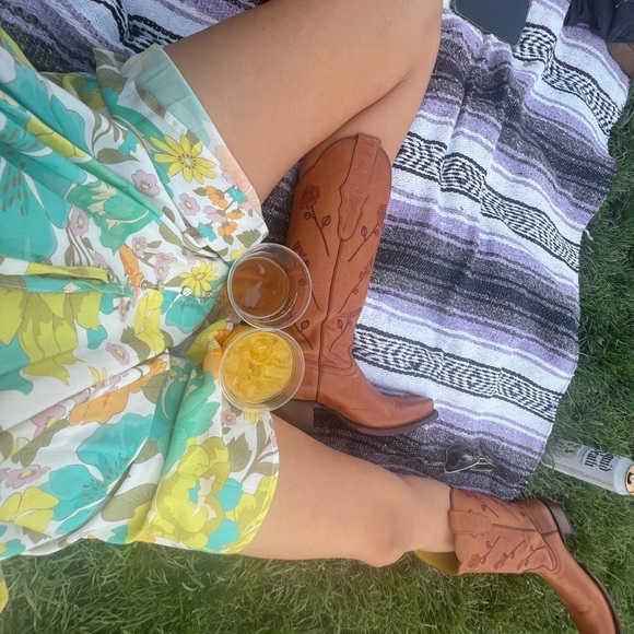 Meet your Posher, Mindy - Picture 16 of 16